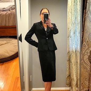 Tahara Arthur S Levine Classic Black pinstripe suit. Sz 6 Fully lined